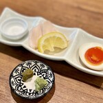 Mensoubou Reo - 名古屋コーチン味玉などのトッピング