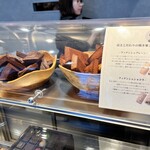 Chocolaterie&Bar ROND-POINT by Hirofumi Tanakamaru - 