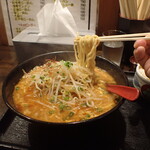 Ramen Futaba - 紅卵ラーメン(麺）