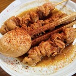 どてやき下條 - どて焼きとどて玉子(七味を振ったところ)