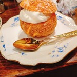 炭火焼珈琲 蔵 - シュークリーム