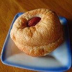 Jardin h - ピスタチオとベリージャムの入ったクリームパン(2024・2)