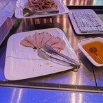 Hangar Lounge ITA Airways - 食事はオーソドックスなものばかりでこれと言って食指の伸びるものはありません