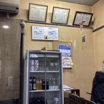 Tenkatsu - よい佇まい　趣のある店内。
                        
                        8人程度の小上がりとテーブル３つの小さな店。
                        
                        あーーーチンカチンカの冷やっこいルービー飲みてぇ・・・
                        
                        
                        