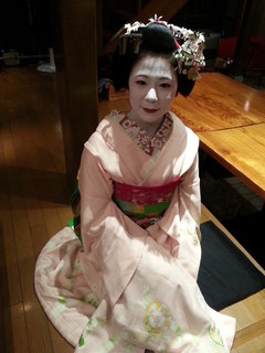 h Kokoya - 芸妓手配可！京都祇園舞妓宴会！京都ならではの宴会、それは舞妓さん！京都の思い出接待、間違いなし。少人数から貸切まで。京都祇園の細路地にある京町家で