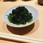 鮨処 やまと - わかめ。生姜とのバランスがいい。