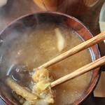 とんかつ成満堂 - 具だくさんのお味噌汁