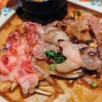 魚･炭･酒 おはし二日町 - 漢方和牛の炙りユッケ ハーフ(半分食べた後ですが、これが超絶品)