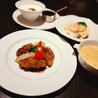 海鮮・肉料理を含んだ一番人気ランチ　-紅花-　