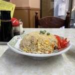 中華料理 喜楽 - しっとりと仕上げられたチャーハン。グリンピースがナイスオン！