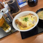 かつや - 料理写真:缶ビール、カツ丼・竹、とん汁・小