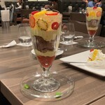 Kafe Ando Dainingu Shefuzu Paretto - クロード・モネの「睡蓮」をモチーフにしたパフェ