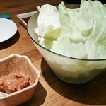 華しょう - 大盛キャベツ（自家製味噌付）♪