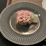 Blue Moon Flower&Cafe - フラワーカップケーキ（フランボワーズ味） 税込450円（R5.10時点）