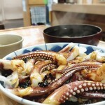 Purattosushi - イカゲソ丼(￥990)。揚げなてないイカ！