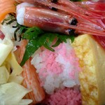 Washoku Dokoro Sakura - サーモン、タコ、カニカマ、でんぷ、卵蒲鉾、サイド