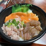 魚丼 - 【2024.1.27(土)】59:漬けサーモン漬けまぐろ漬けネギトロ丼（並盛）595円