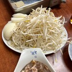 三幸食堂 - ジンギスカンは野菜付き。