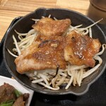 わ楽 - 豚バラニンニク焼き