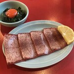 焼肉 フジサン - 生タン塩、ニラ玉