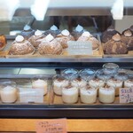 シュークリームと焼き菓子ベイクン - シュークリーム　プリン　