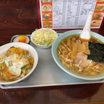 五十番 - Cセット(ラーメン＋玉子丼)