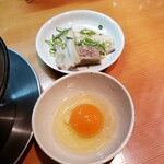 とんこつラーメン 樹々 - チャーシュー300円　生タマゴ60円