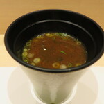 大宮 鮨 貴山 - 留椀の赤出汁。