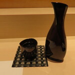 大宮 鮨 貴山 - 八海山本醸造を燗で。