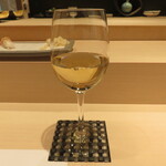 大宮 鮨 貴山 - 白ワインのシャルドネ。