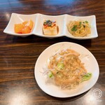 韓味 - ランチのサラダとおかず