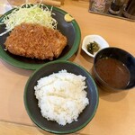 むさしや - 「極上ロースかつ定食」(2650円)