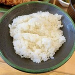 むさしや - 「極上ロースかつ定食」(2650円)のご飯