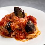 Tomato sauce with eggplant and mozzarella cheese