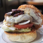 餅チーズベーコンバーガー