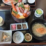 Oshokujidokoro Kaniya - 大漁海鮮丼　2,750円
