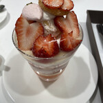 タカノフルーツパーラー JR名古屋高島屋店 - シーズナルトライフル　苺