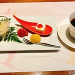 月岡温泉 摩周 - ルレクチェのコンポートとチーズケーキの花びら添え、越後姫、甘栗の甘露煮