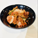 焼肉ホルモン貴 - キムチ　生イカが入っててかれはイカス！キムチ〜　byまみこまみこ