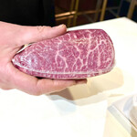 焼肉ホルモン貴 - 和牛ロース　大将が見せてくれました　シンシンを切ってくれます　byまみこまみこ