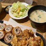 焼肉松坂 - 紀州の梅肉としそのロールカツ＆四国若鶏の唐揚げ
            白味噌仕立てのみそ汁沁みるわー
            ボリュームありまくり