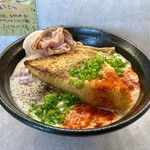 ほのぼんヌードルズ - ラーメンWalker宮城2024 読者限定
      三角油揚げと濃厚鶏煮込みそば 1100円