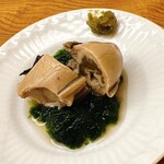 鮨おばな - 煮牡蠣です。生海苔と自家製の柚子胡椒でいただきました