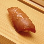 鮨おばな - 鰆の漬けです。薬味は和芥子