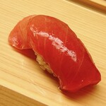 鮨おばな - 中トロ。同じく萩の定置網です