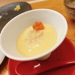 鮨おばな - 海鼠腸の茶碗蒸し。中にシャリが潜みます。トッピングはイクラの醤油漬け