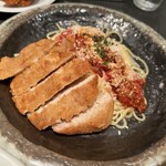 37 PASTA - ロース豚カツとトマト風味の軽めのミートソーススパゲッティ