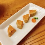 鮨おばな - 鮟肝のポン酢漬けです。一見、柔らか仕立てに見えますが、箸で簡単につまめるぐらいのやや硬めの仕上がり。