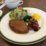 Mutsunoki - おろしハンバーグと豚肉のシソ巻き
                      
                      ハンバーグが、外はサクッとなんだけど、中はとろけるハンバーグでした！
                       (*´ڡ`●)