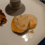 京極寿司 - ◯あん肝
      当然臭みは一切なく、薄味な塩味で蒸されてて
      あん肝の濃厚な旨味が前に出てくるような味わい
      
      これは日本酒と一緒に頂きたくなる味わい♪